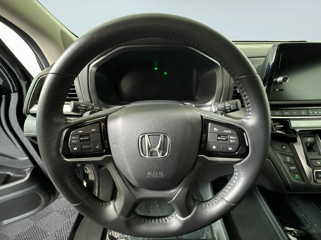 Used 2025 Black Honda EX-L image 28