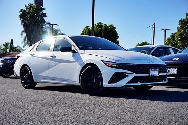 Used 2026 White Hyundai SEL Sport image 1