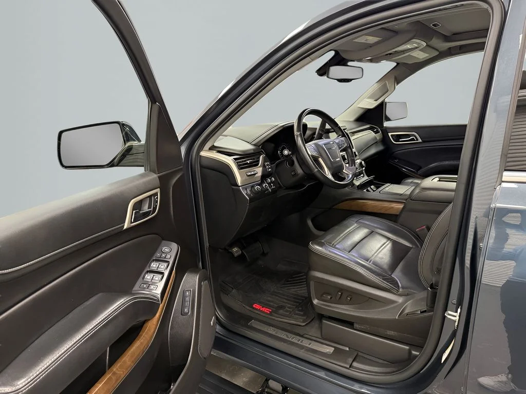 Used 2019 Blue GMC Denali image 9