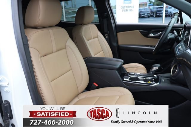Used 2024 Iridescent Pearl Tricoat Chevrolet Premier image 21
