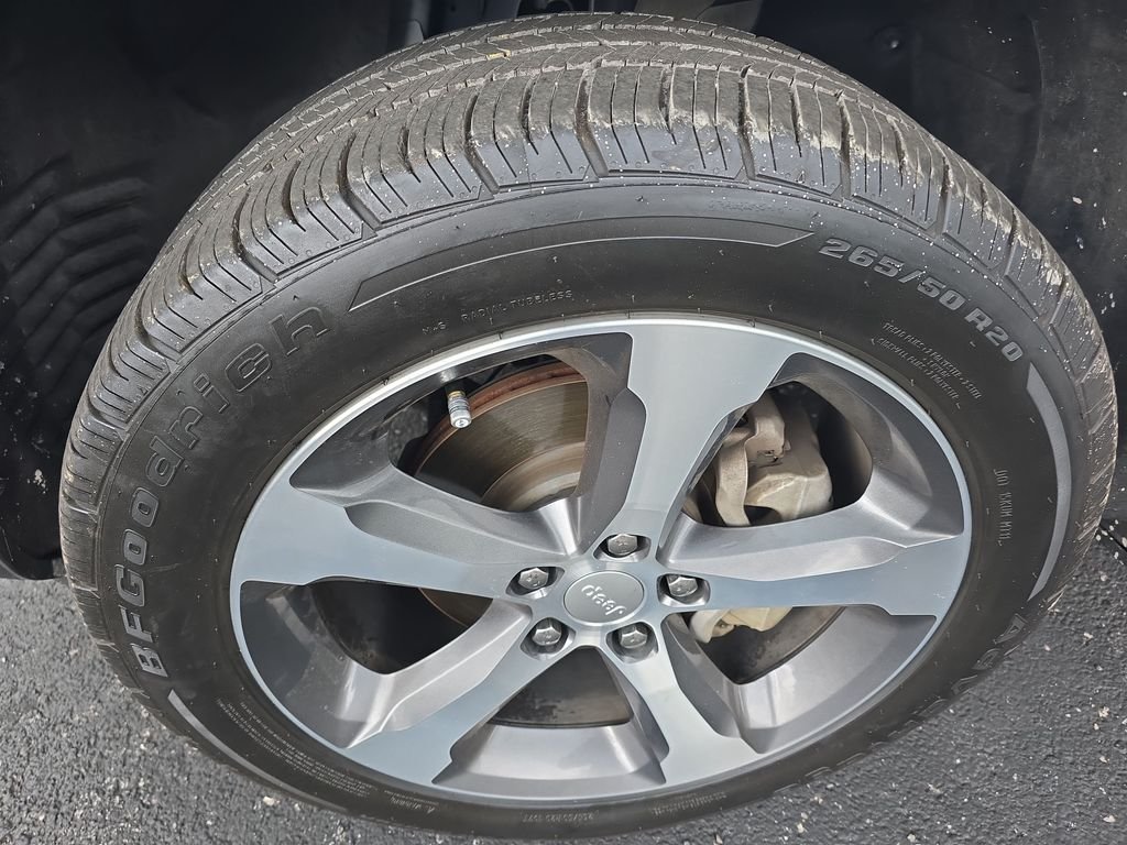 Used 2023 White Jeep Limited image 26