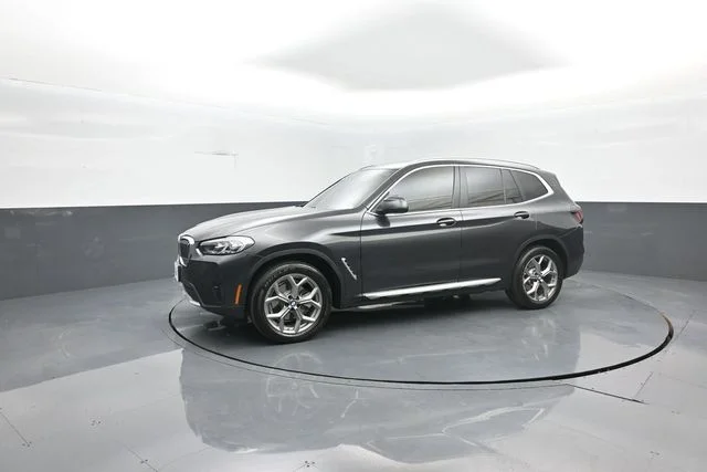 Used 2022 Dark Graphite BMW xDrive30i image 4
