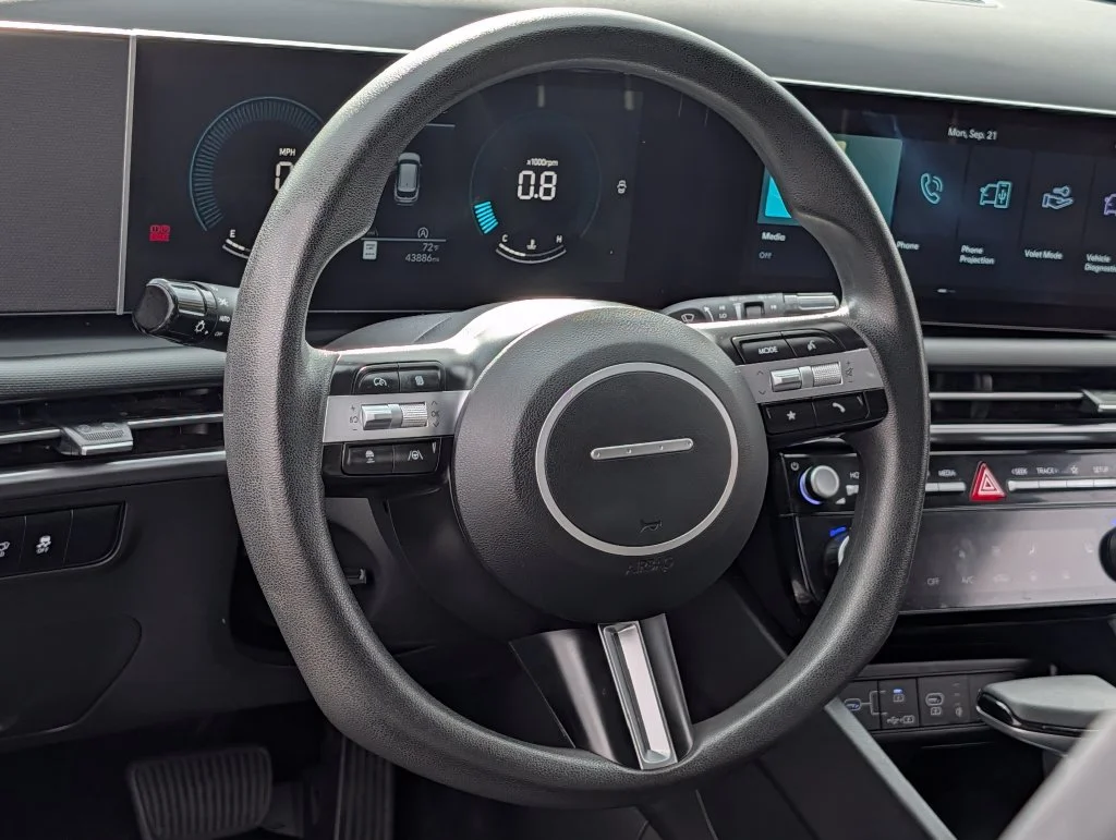 Used 2025 Gray Hyundai SEL image 18