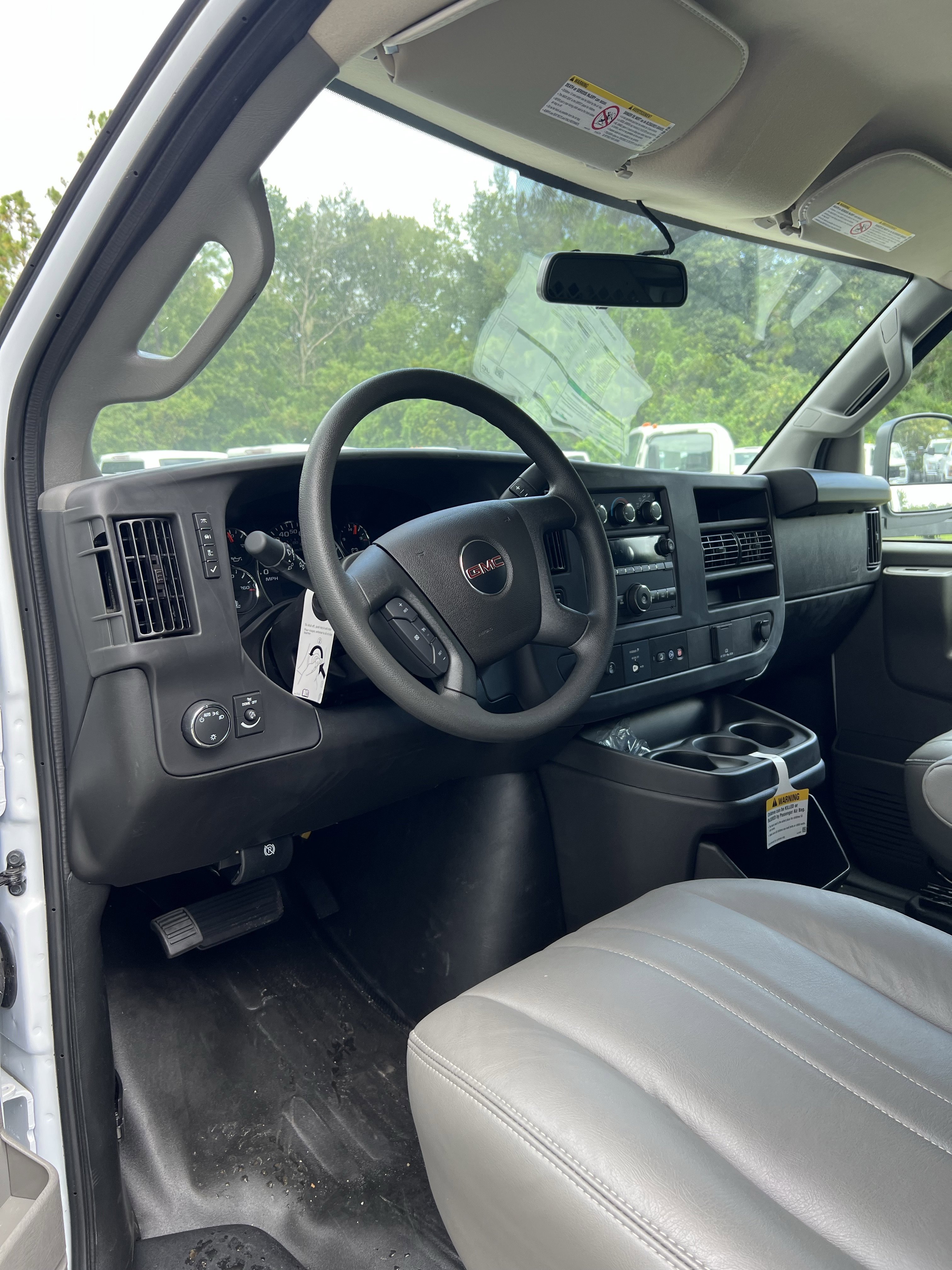 2025 GMC Savana Cargo Work Van - Photo 11