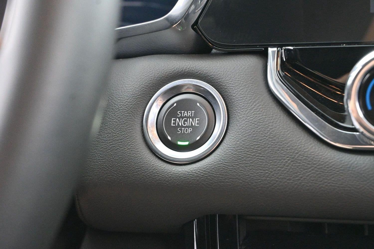 Used 2025 Onyx Black GMC Elevation image 27