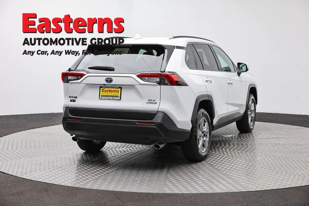 Used 2024 White Toyota XLE image 5
