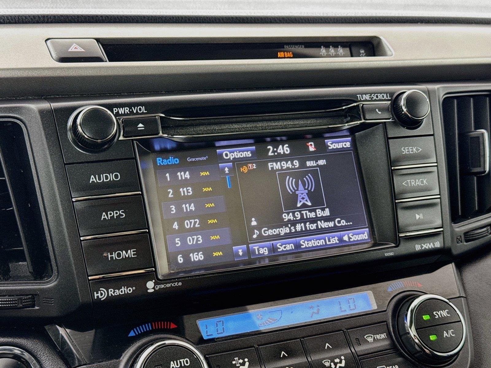 Used 2018 Super White Toyota XLE image 22