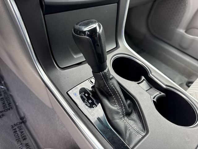 Used 2016 Silver Toyota LE image 19