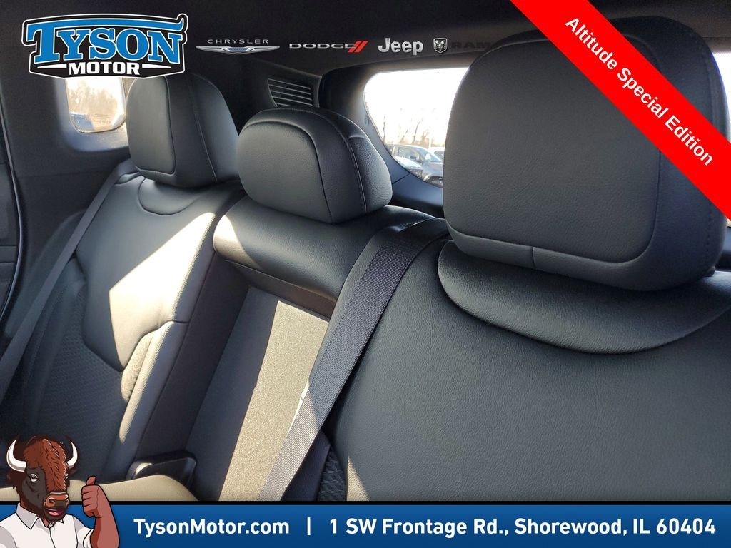 New 2026 Bright White Clearcoat Jeep Latitude image 11