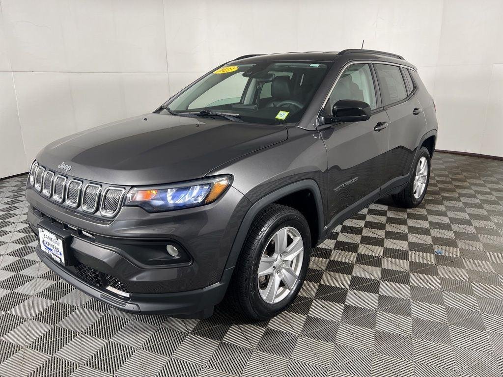 Used 2022 Granite Crystal Metallic Clear Jeep Latitude image 8