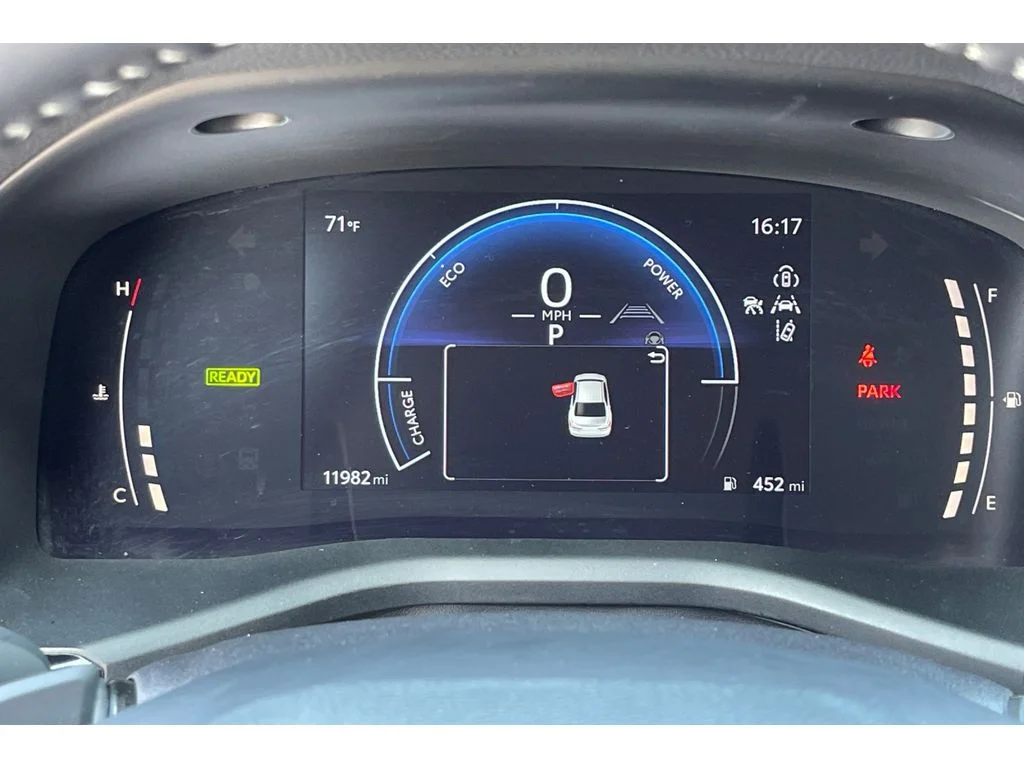 Used 2025 Ice Cap Toyota SE image 38