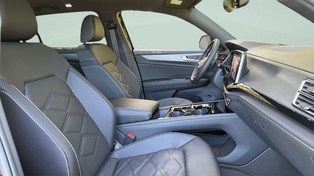 New 2026 Deep Black Pearl Volkswagen SE w/Technology image 32