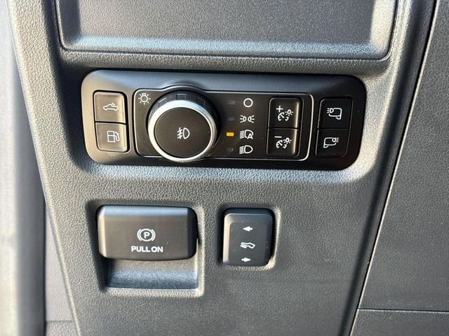 Used 2025 Silver Ford Lariat image 19