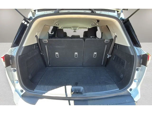 Used 2025 Silver Nissan S image 30
