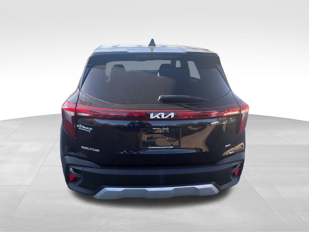 Used 2024 Black Kia LX image 4