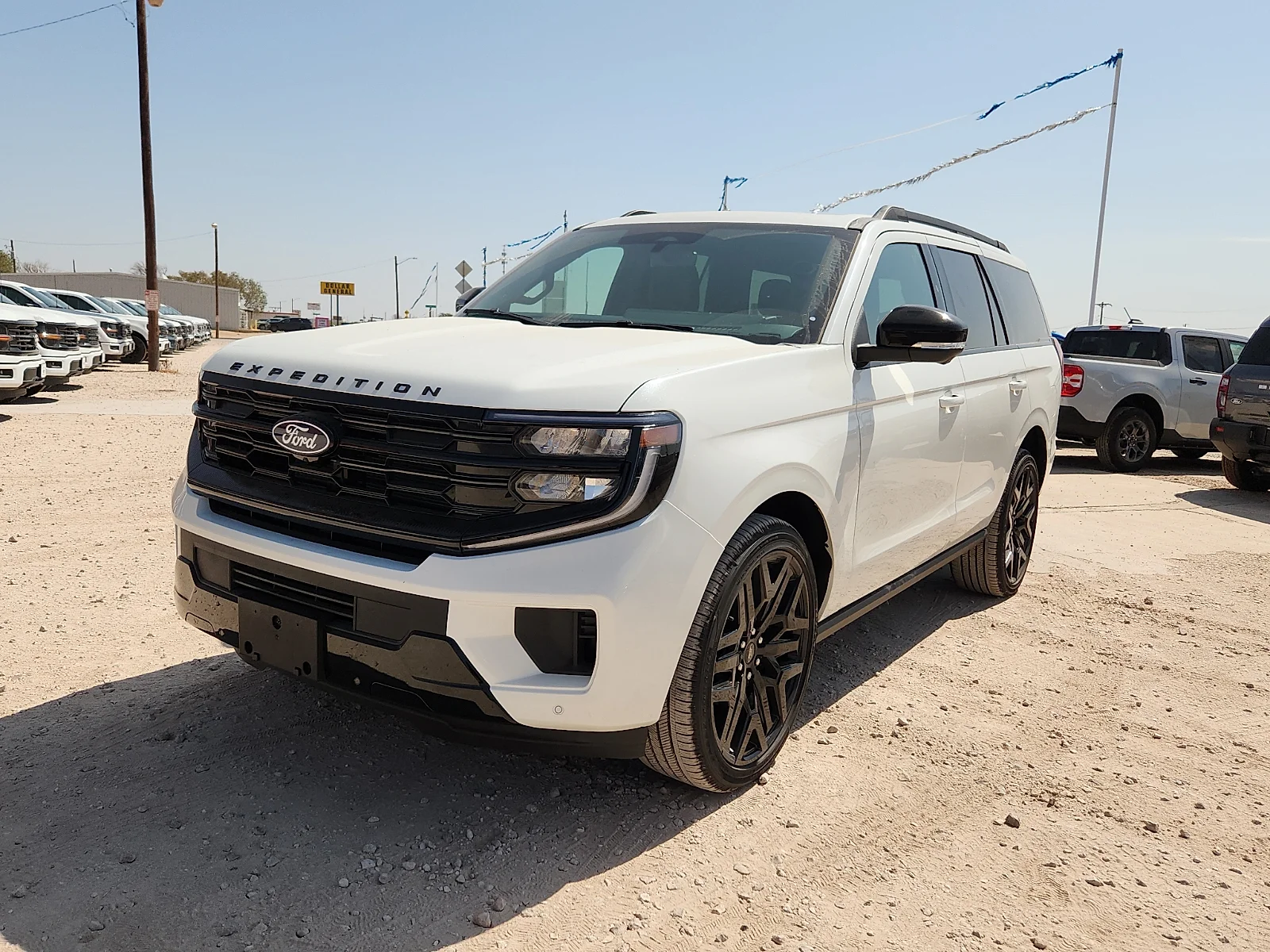 New 2027 Star White Metallic Tri-Coat Ford Platinum image 3