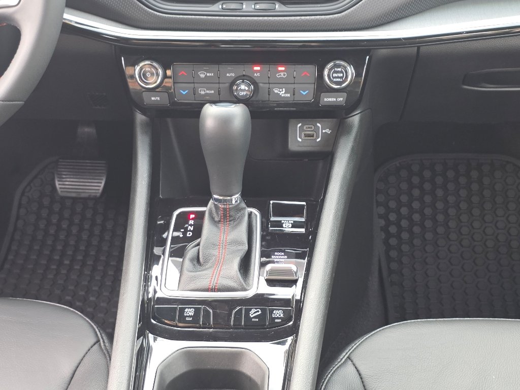 Used 2025 Bright White Clear Coat Jeep Trailhawk image 25