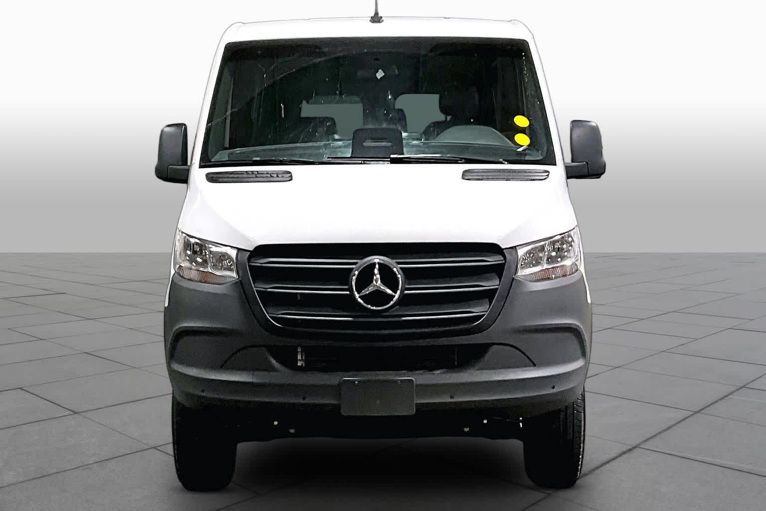 Used 2025 Arctic White Mercedes-Benz  image 4