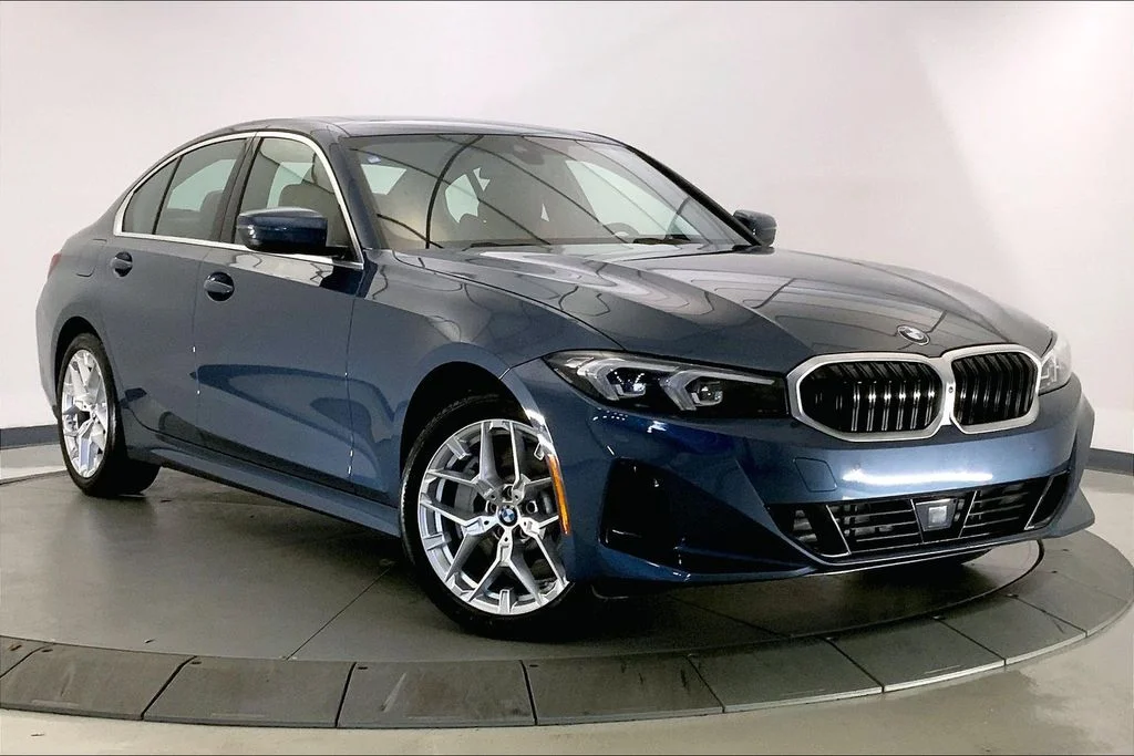 2025 BMW 3 Series 330i xDrive Sedan's photo