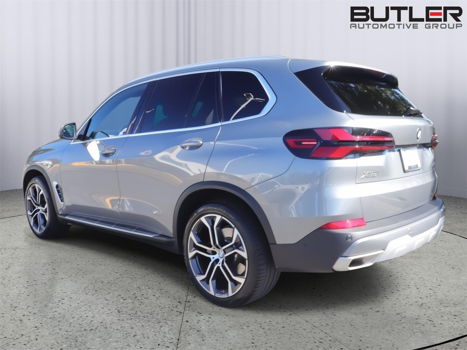 Used 2026 Skyscraper Grey Metallic BMW sDrive40i image 4