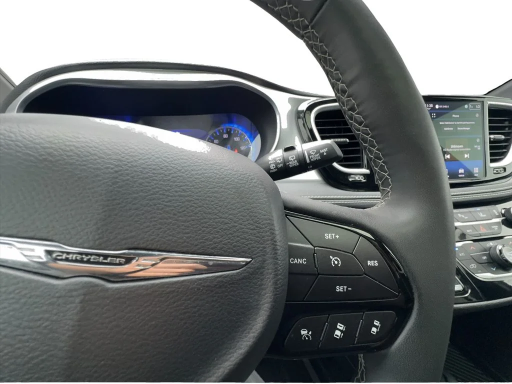 Used 2025 Black Chrysler Limited image 39