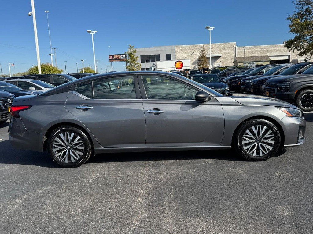 Used 2024 Gray Nissan 2.5 SV image 2