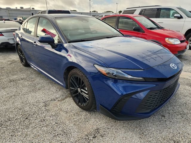 2025 Toyota Camry LE Hybrid's photo