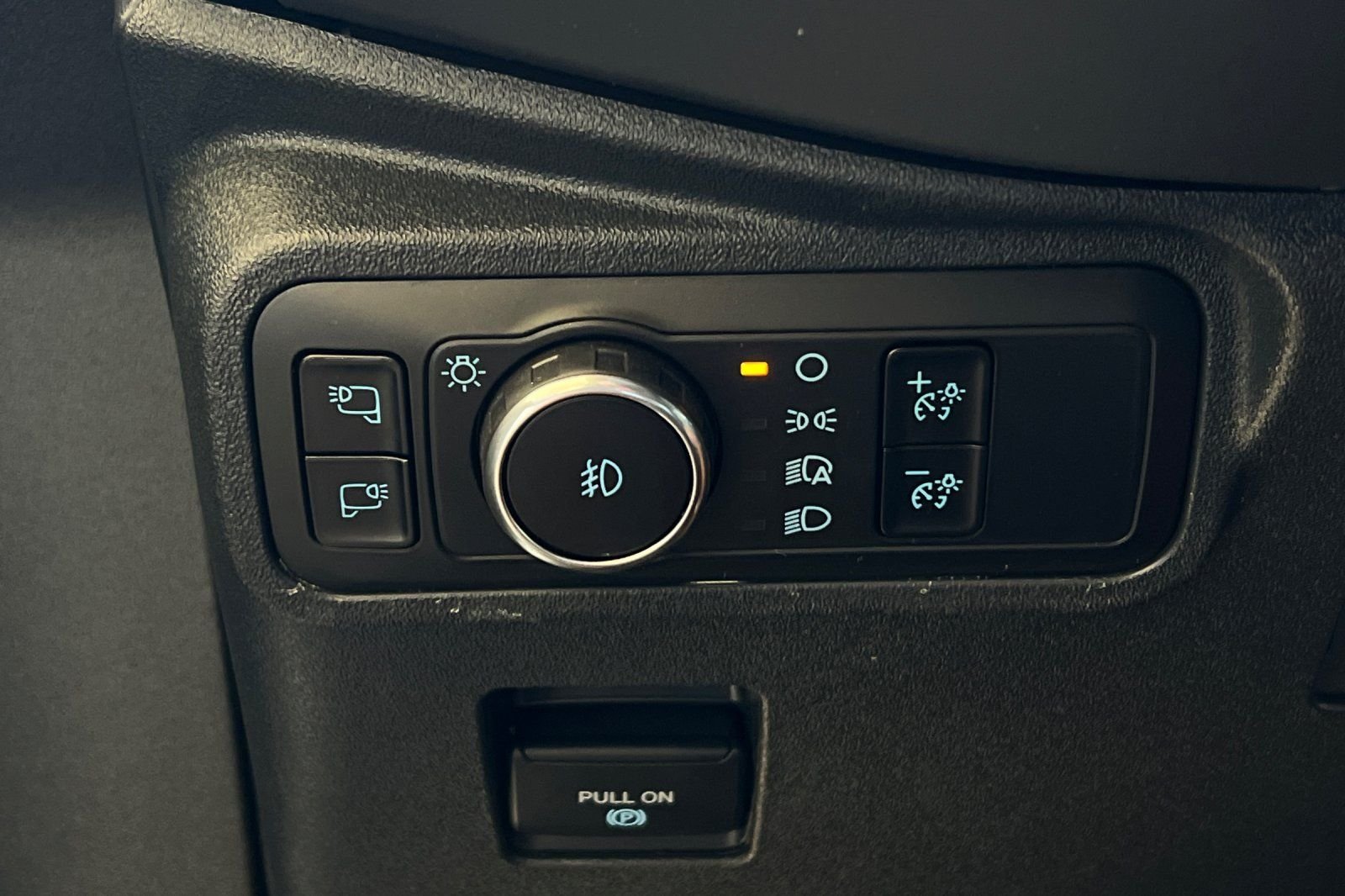 Used 2025 Gray Ford Badlands image 30