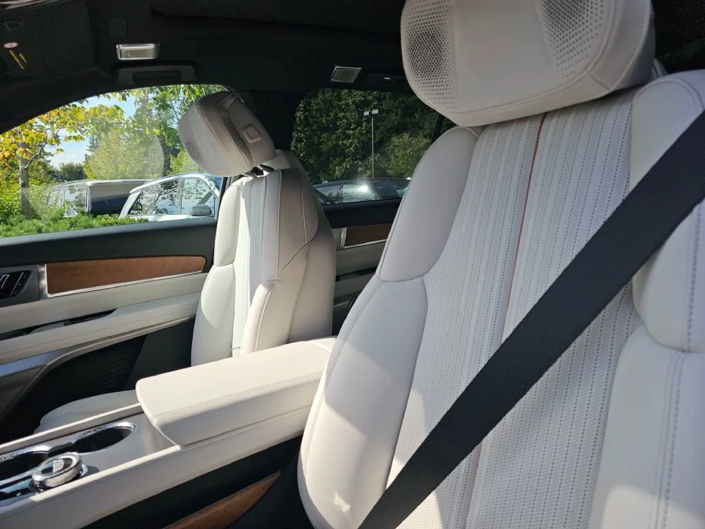 New 2027 Vibrant White Tricoat Cadillac Luxury image 25