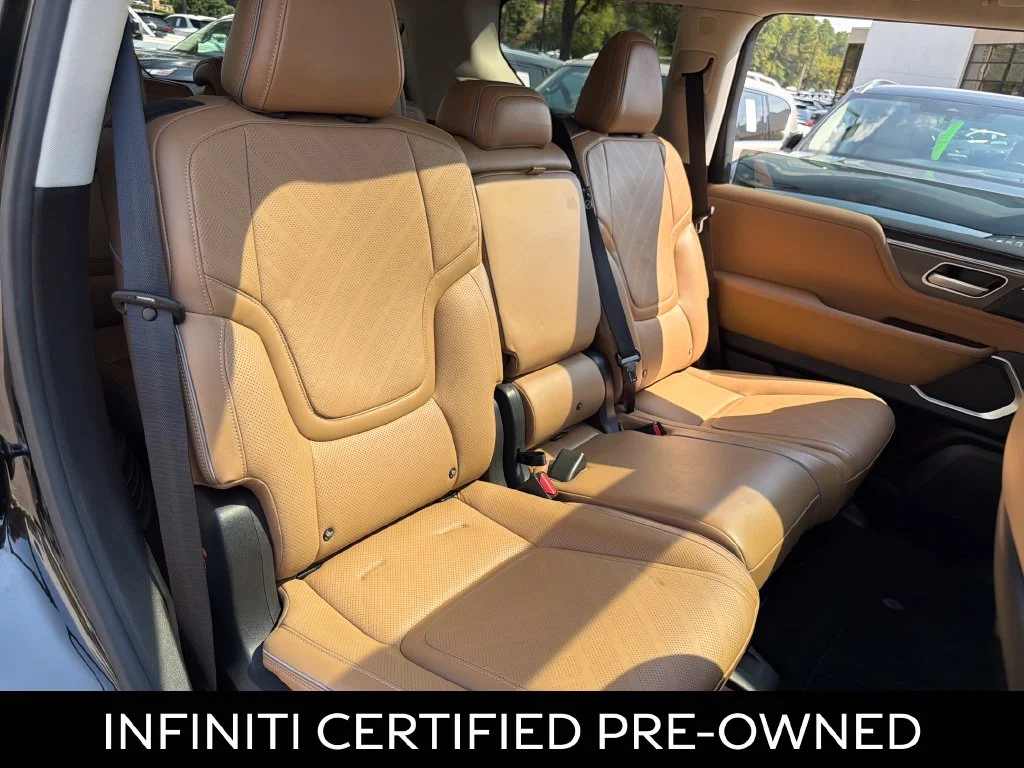 Certified Used 2025 Black Obsidian INFINITI LUXE image 37