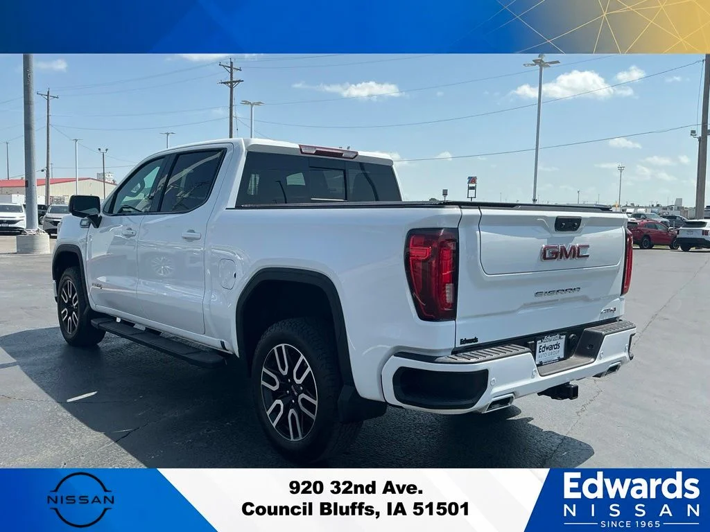 Used 2023 White GMC AT4 image 6