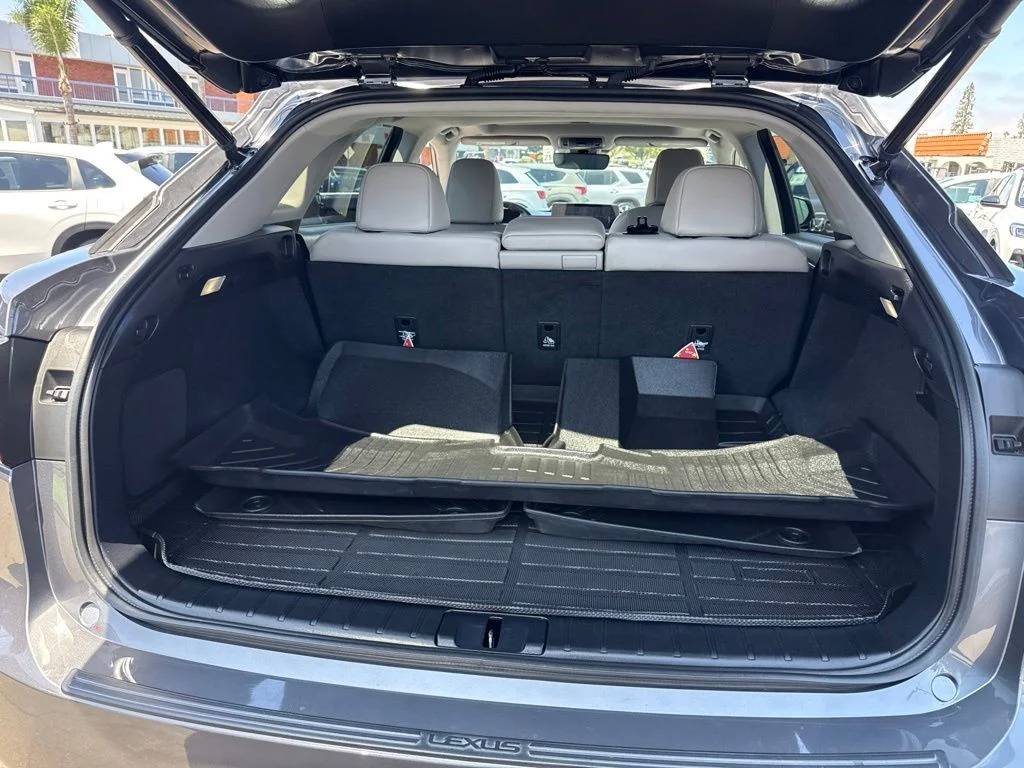 Used 2022 Gray Lexus 350 image 7