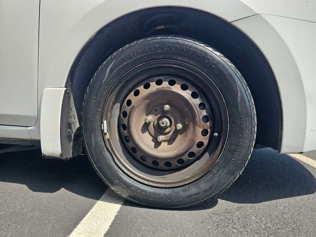 Used 2007  Nissan 2.0 image 9