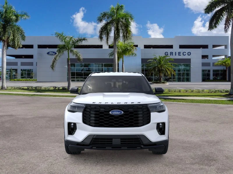 New 2026 Star White Metallic Tri-Coat Ford ST-Line image 23