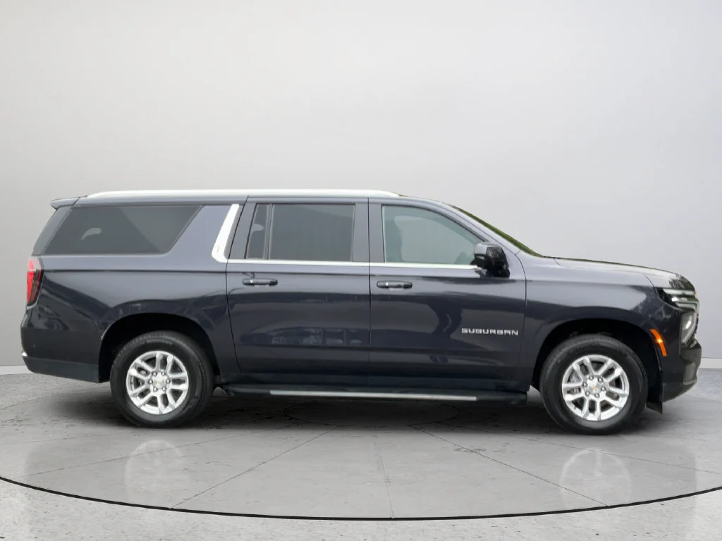 2025 Chevrolet Suburban LT - Photo 9