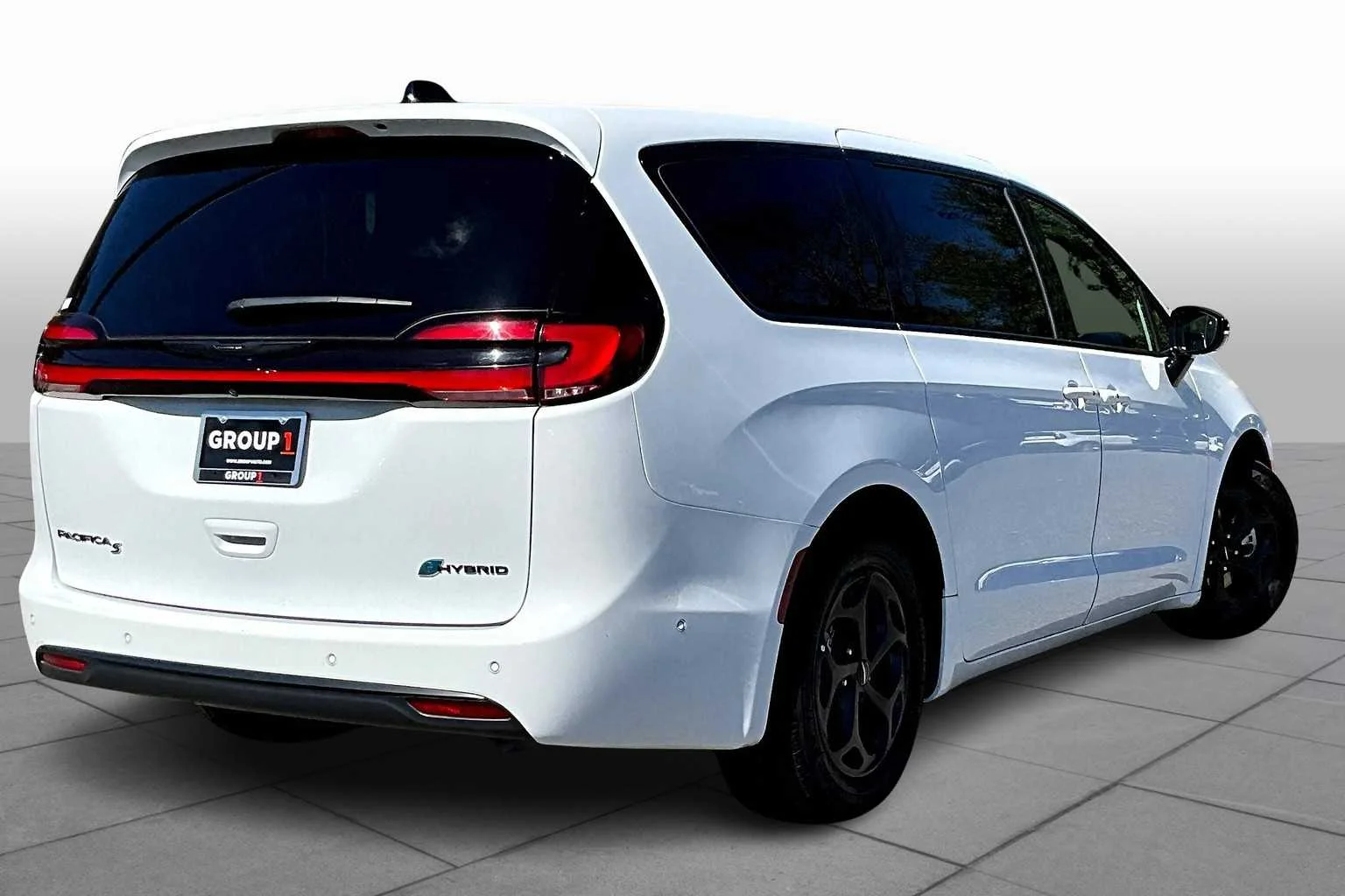 Used 2024 Bright White Clearcoat Chrysler Hybrid S Appearance Pkg image 13