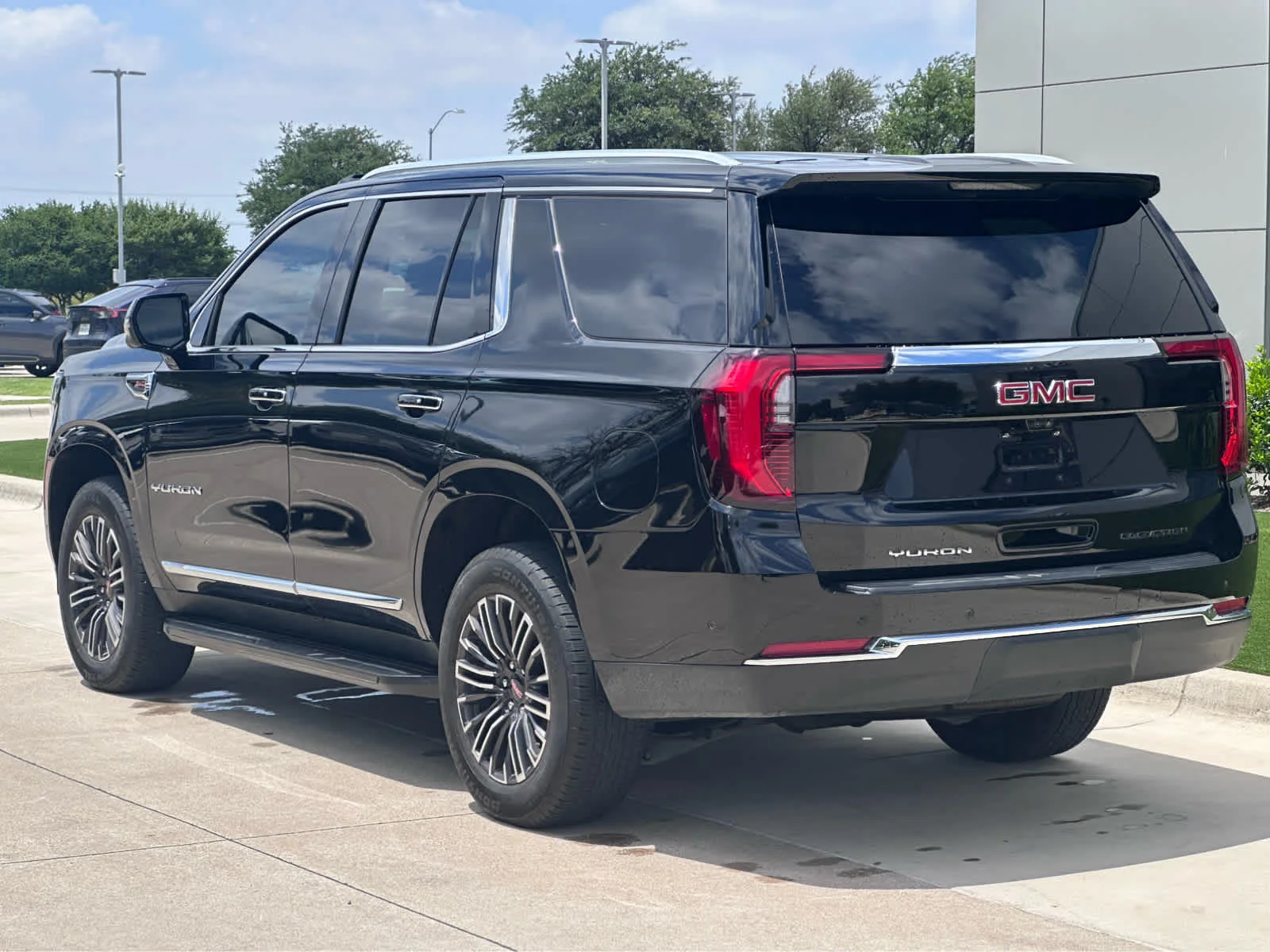 Used 2025 Onyx Black GMC Elevation image 7