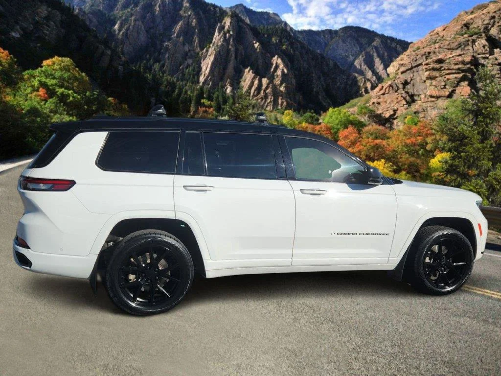 Used 2023 Bright White Clearcoat Jeep Summit image 2