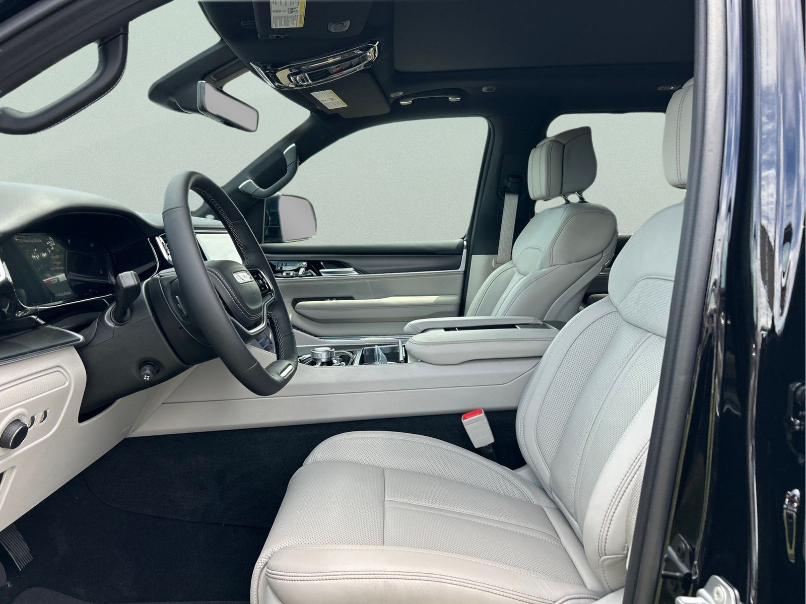 New 2026 High Gloss Black Exterior Paint Jeep Summit Obsidian image 9