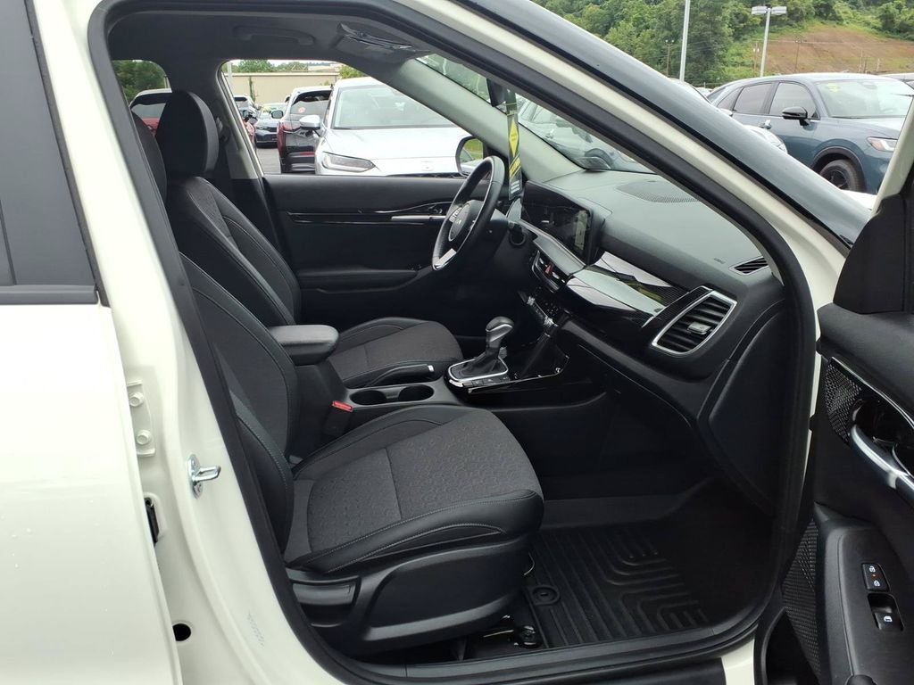 Used 2025 White Kia S image 18