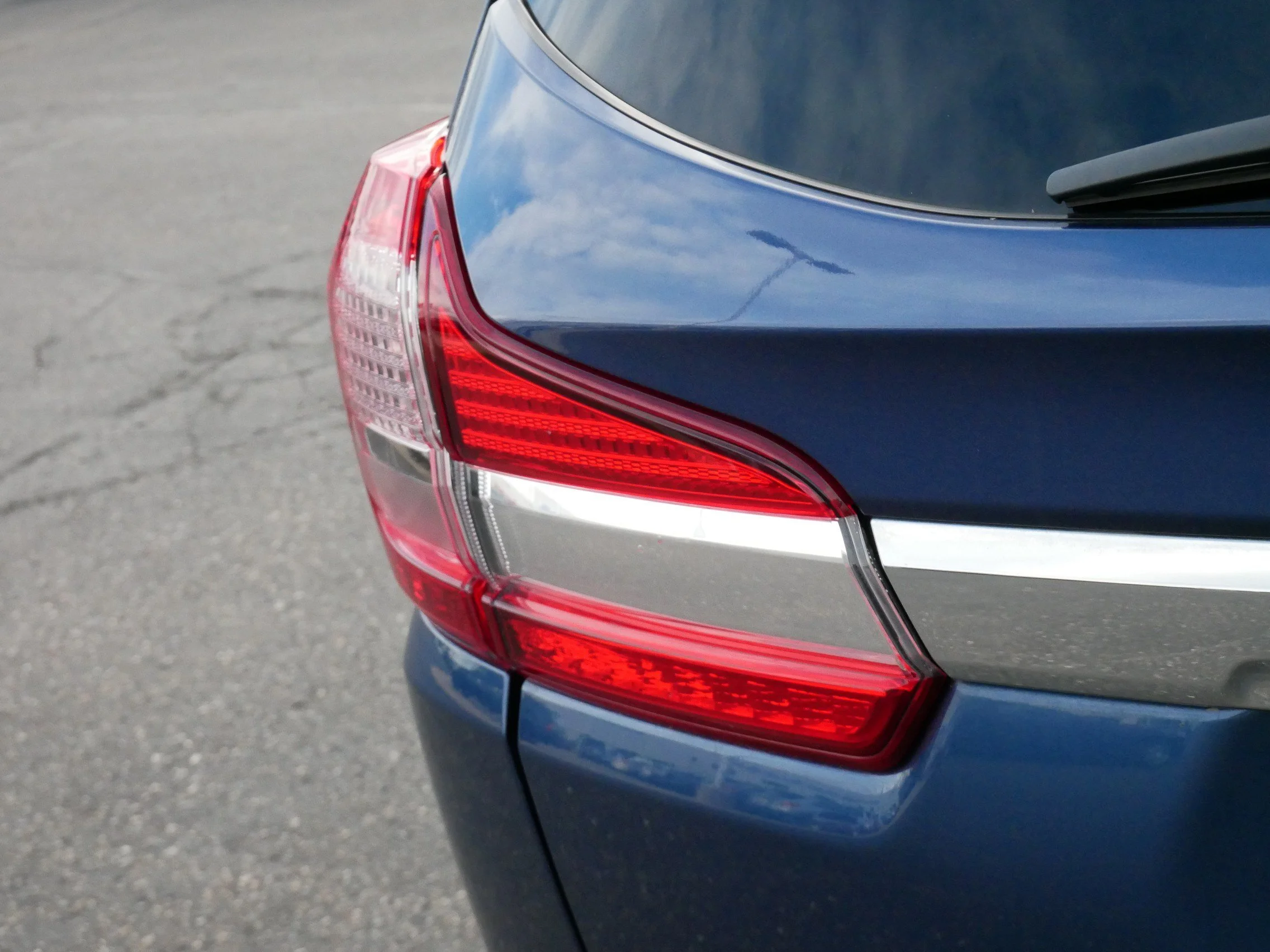 Used 2020 Abyss Blue Pearl Subaru Limited image 17