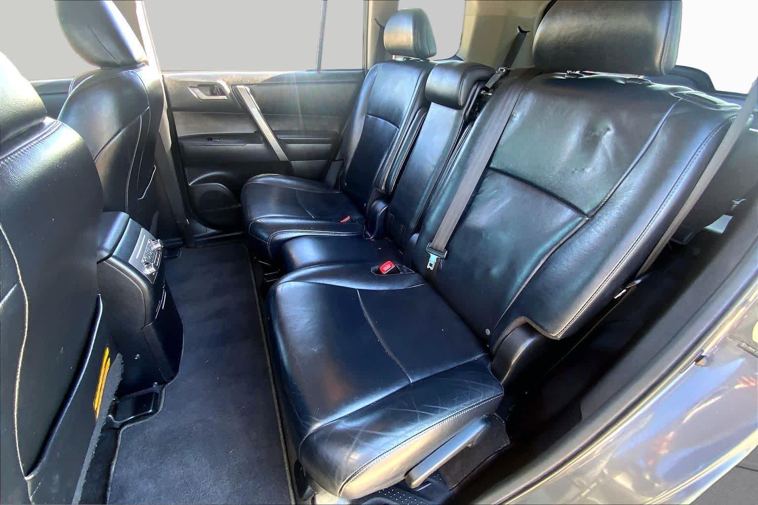Used 2013 Magnetic Gray Metallic Toyota SE image 20