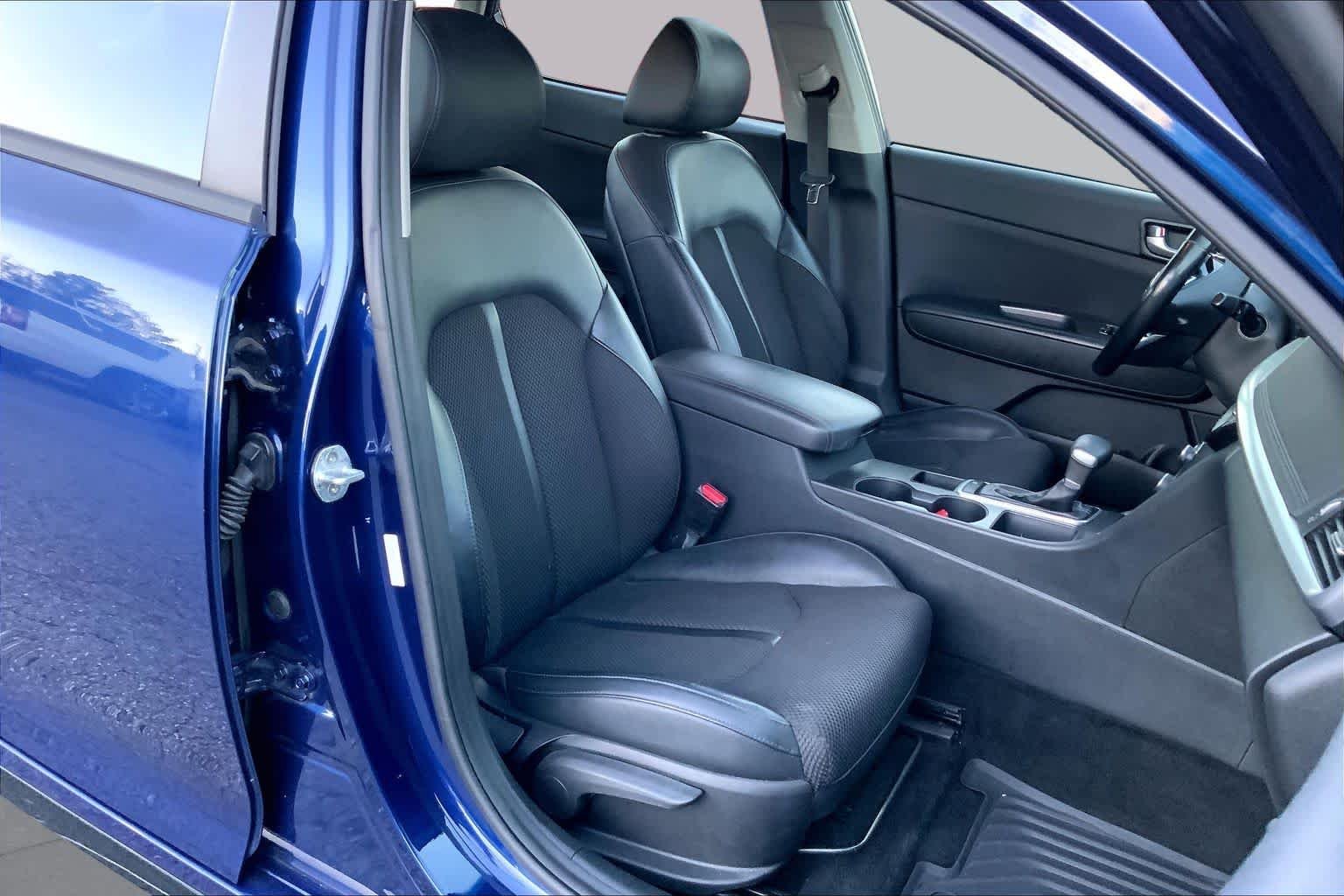 Used 2019 Horizon Blue Kia S image 8