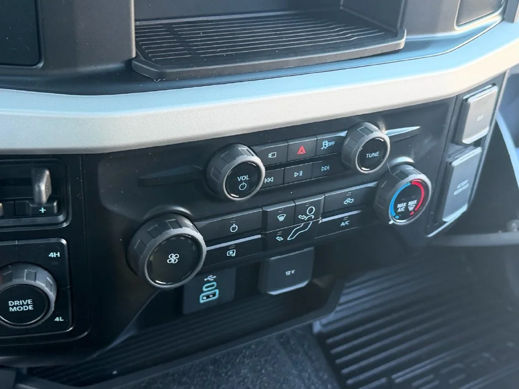 New 2027 Oxford White Ford F-350® XLT image 14