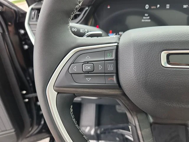 New 2026 Diamond Black Crystal Pearl-Coat Exterior Paint Jeep Limited image 29