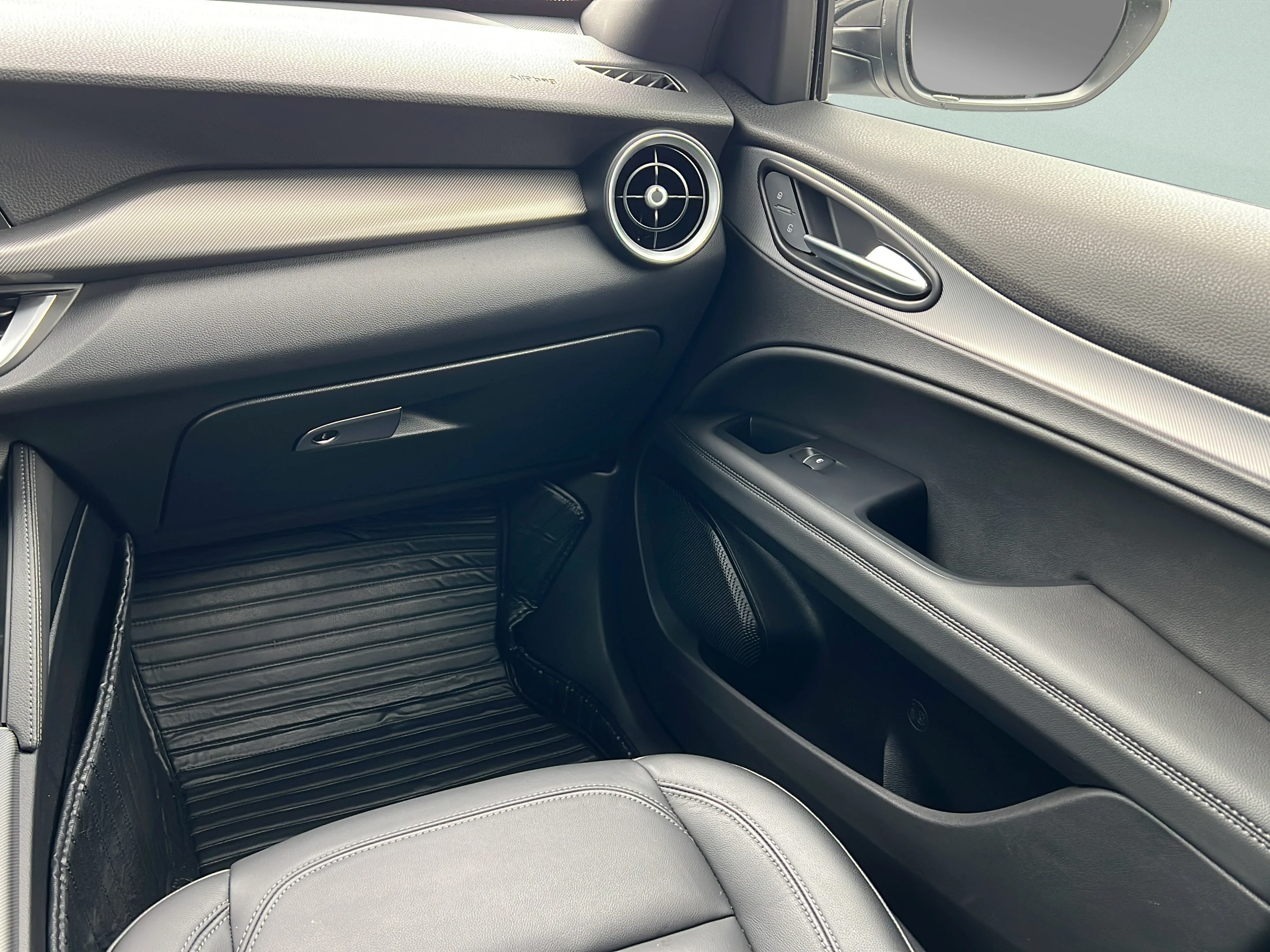 Used 2024 Moonlight Gray Metallic Alfa Romeo Ti image 13