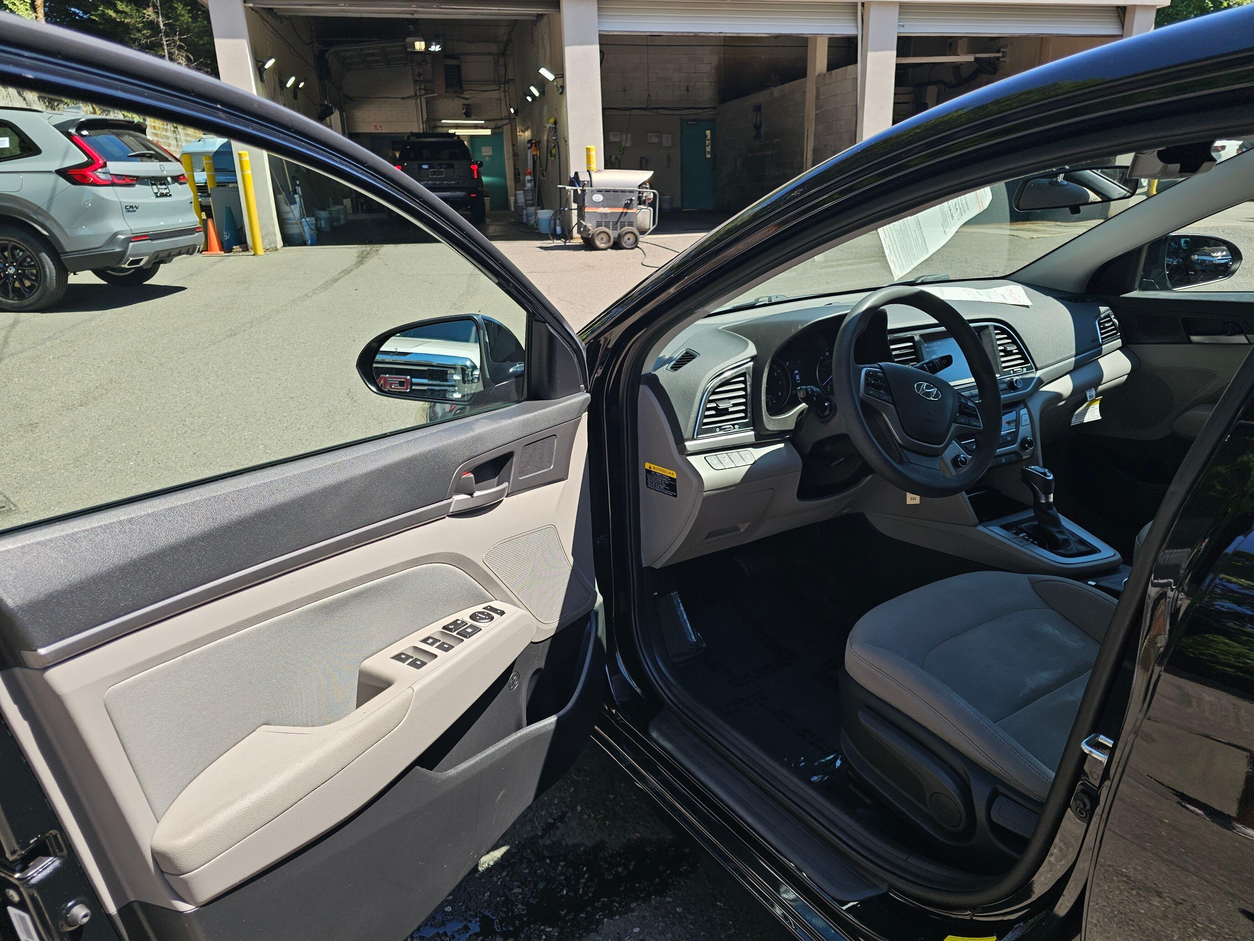 Used 2018 Phantom Black Hyundai SEL image 23