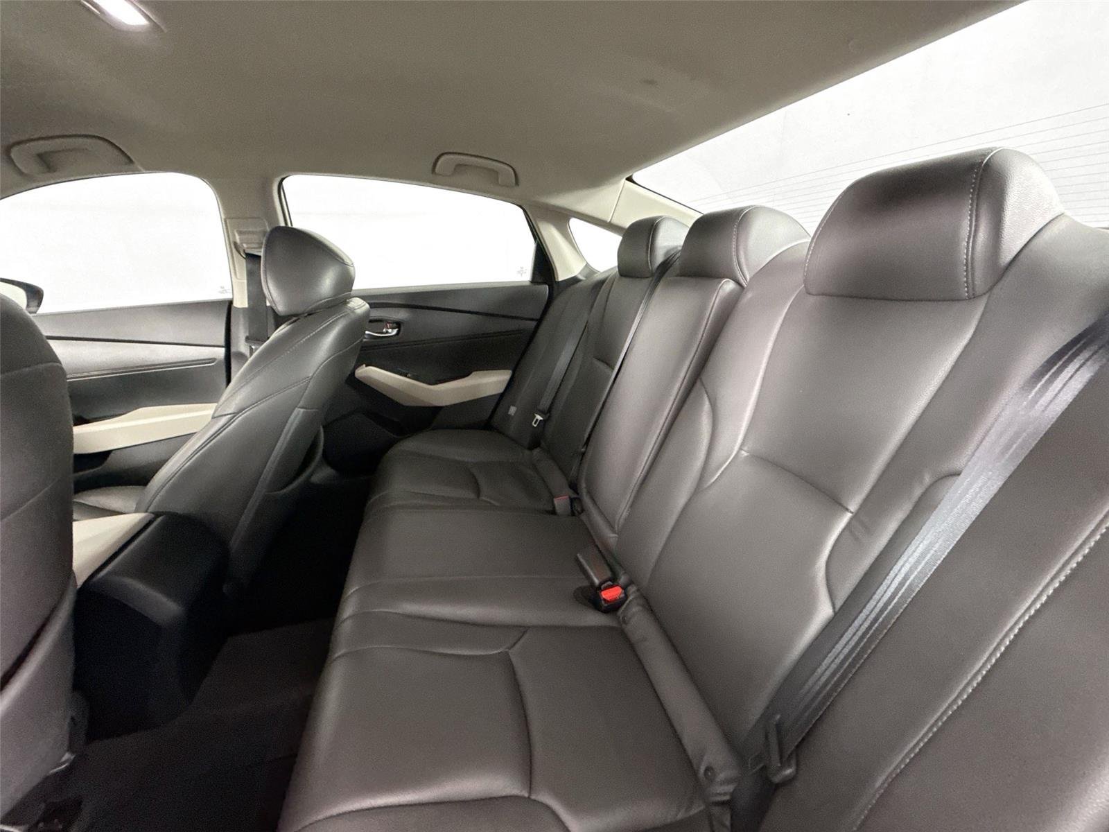 Used 2023 Platinum White Pearl Honda LX image 27