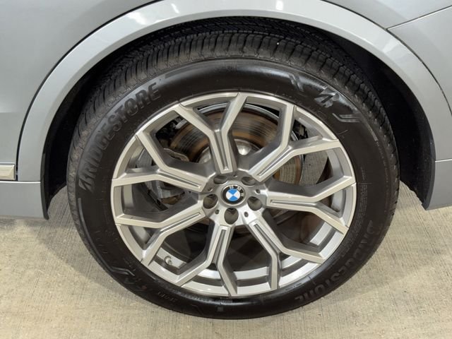 Used 2024 Skyscraper Grey Metallic BMW xDrive40i image 36