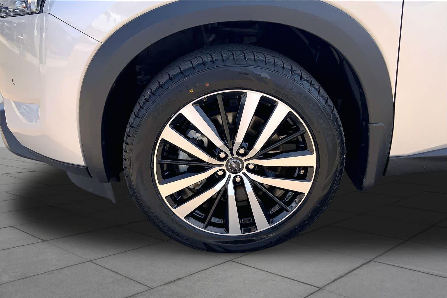 Used 2024 Brilliant Silver Metallic Nissan Platinum image 10